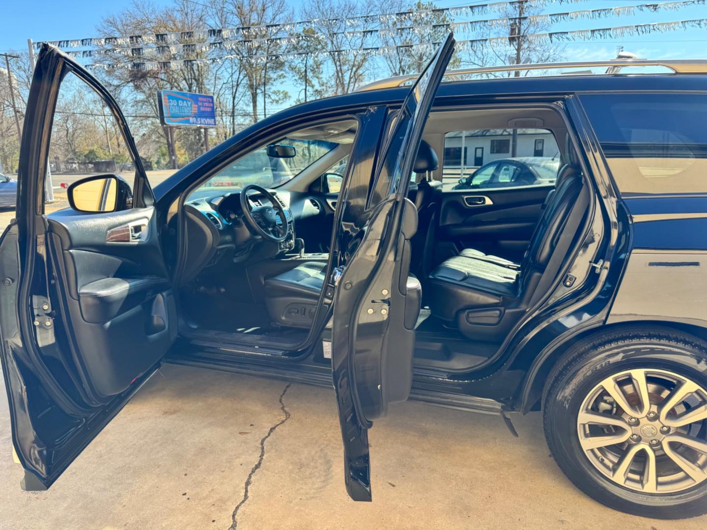 2014 BLACK Nissan Pathfinder S 2WD (5N1AR2MN8EC) with an 3.5L V6 DOHC 24V engine, Continuously Variable Transmission transmission, located at 307 West Marshall Avenue, Longview, TX, 75601, (903) 753-3091, 32.500828, -94.742577 - Photo#5